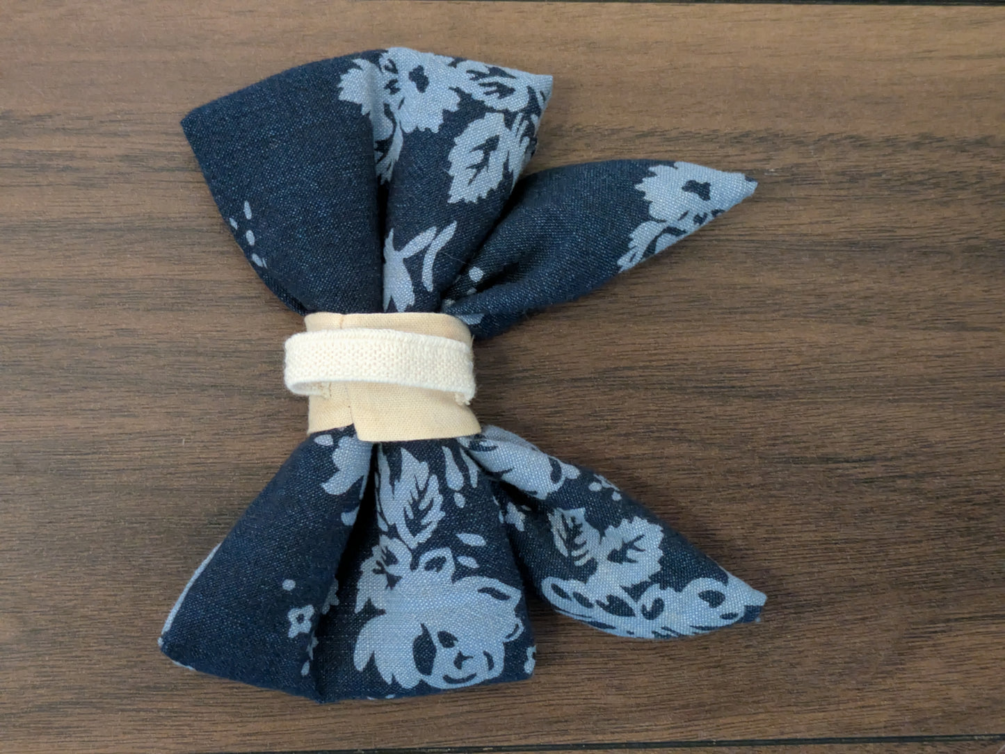 Rose denim dog bow - M