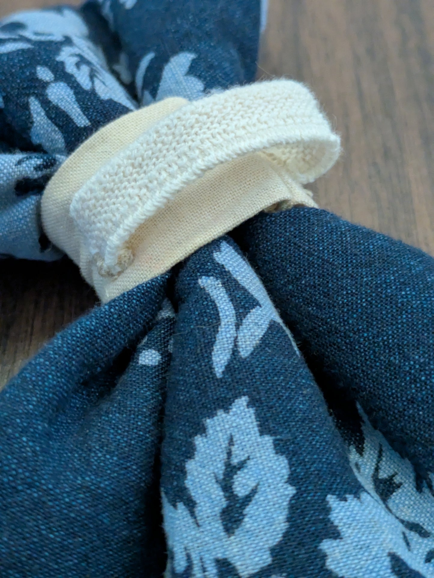 Rose denim dog bow - M