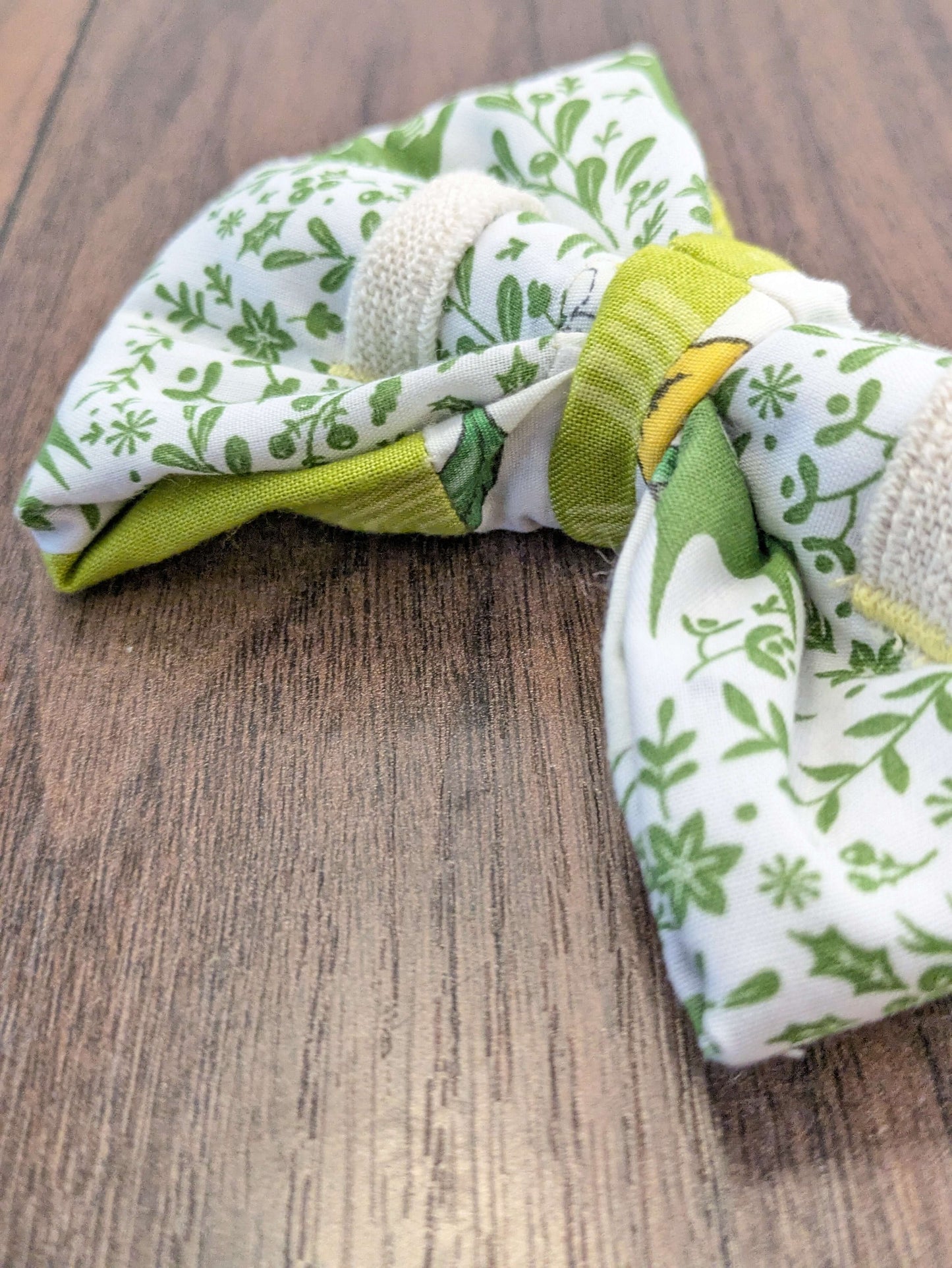 Spring greens dog bow - M